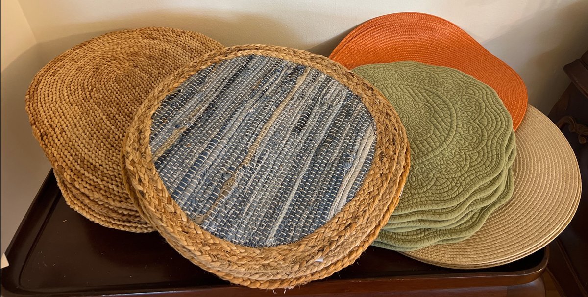 Placemat Lot:  Round & Oval