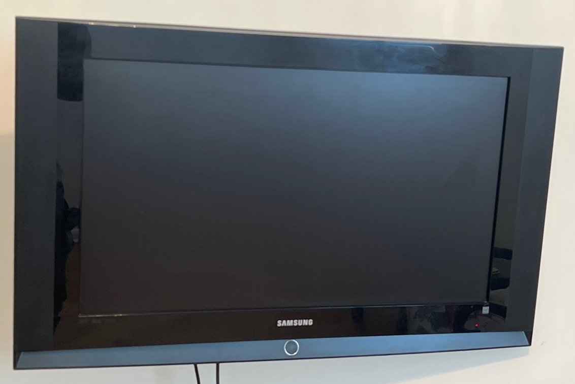 Samsung Wall Mount Smart TV with Remotes (LPO)