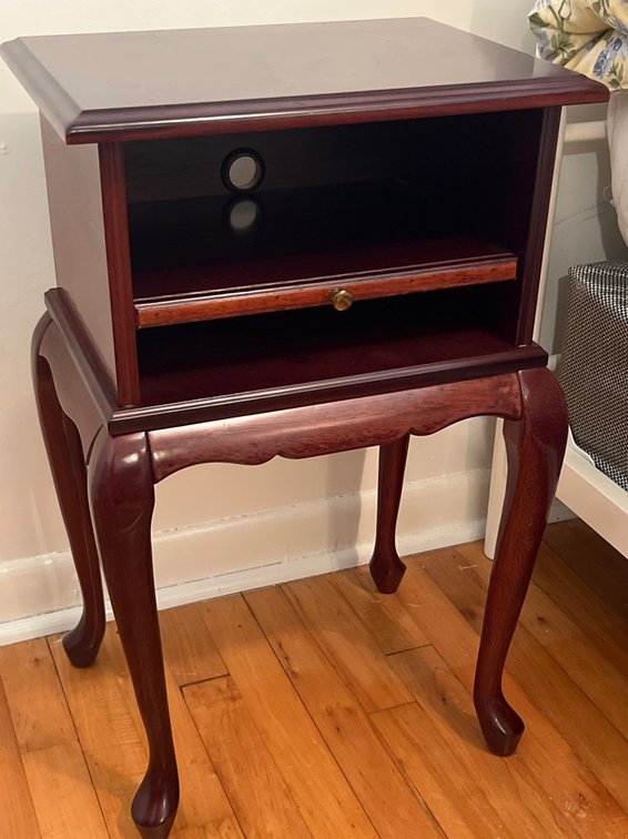 Small Queen Anne Style Night Stand with Pull-out Shelf/Tray (LPO)