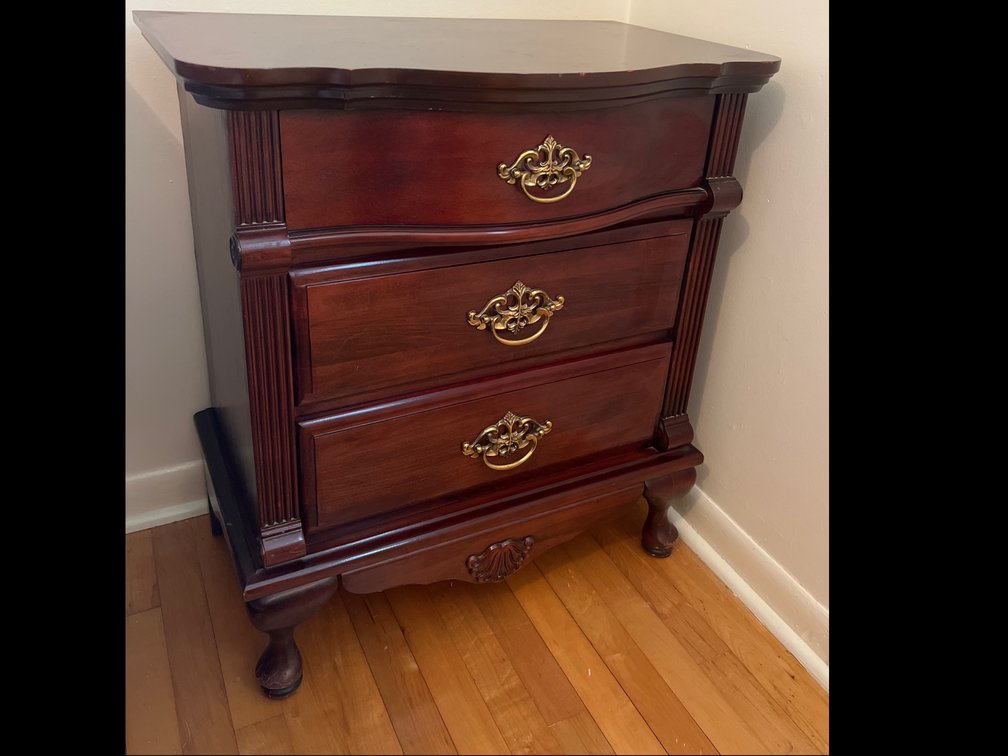 3-Drawer Night Stand with Scalloped Front (LPO)