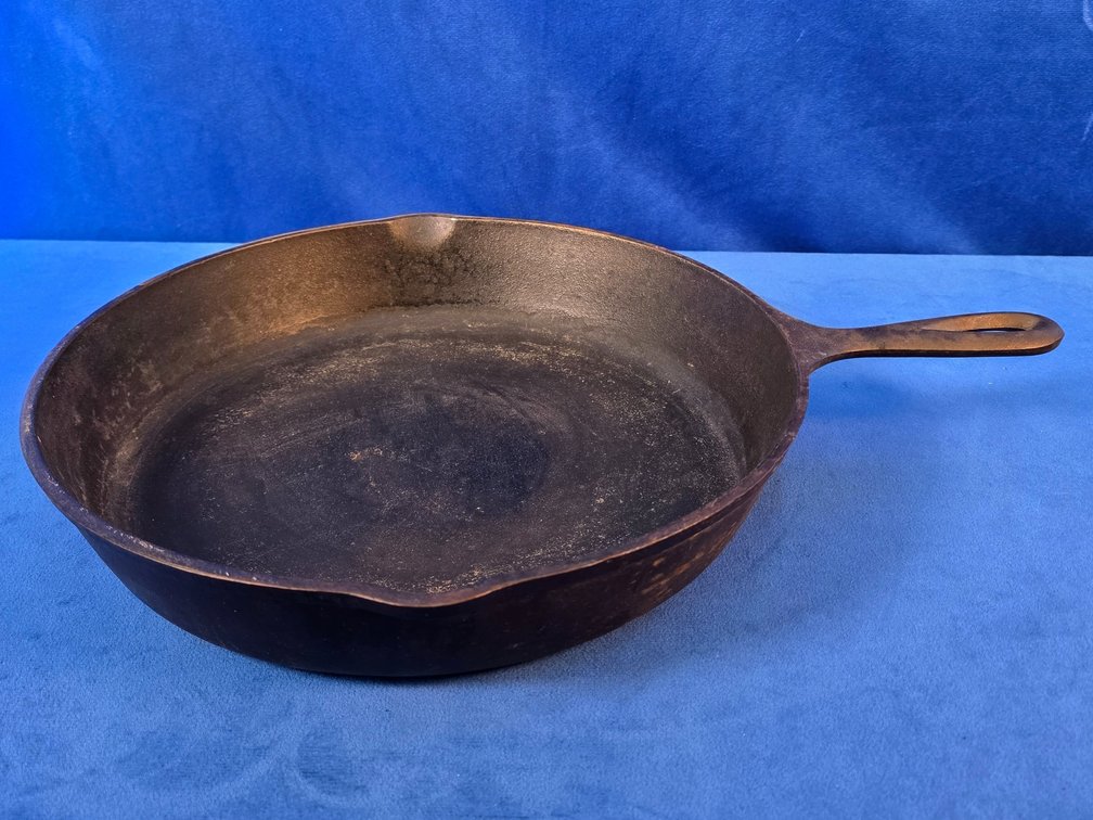 Lodge #10 Cast Iron Skillet