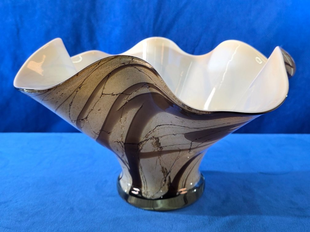 "Jozefina" Hand Made Bowl. (LPO)