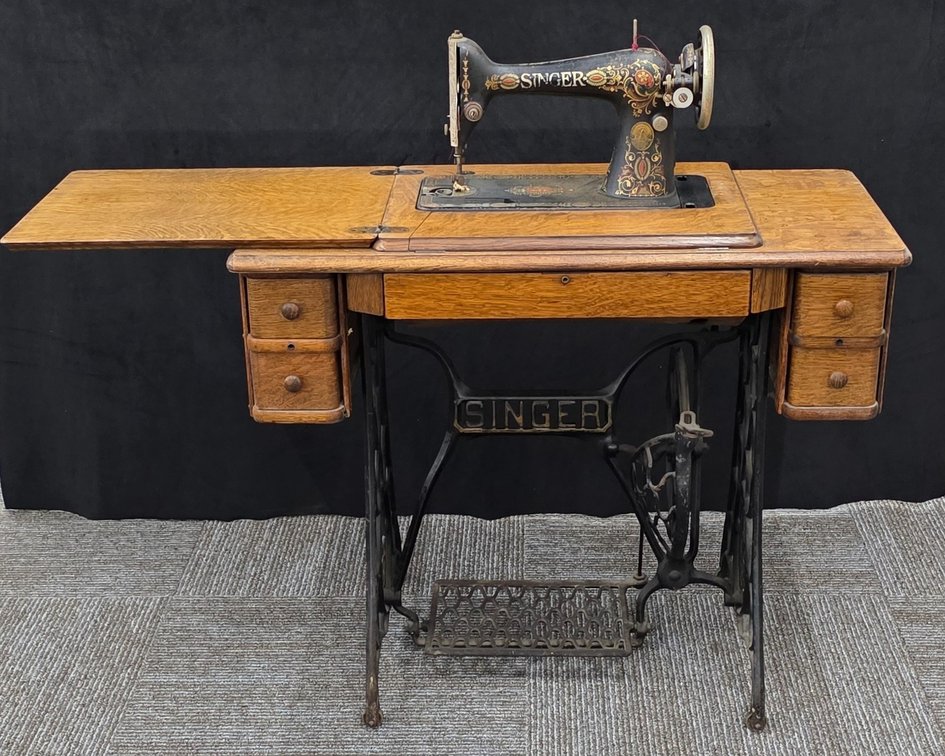 Vintage Singer Treadle Sewing Machine in Cabinet (LPO)