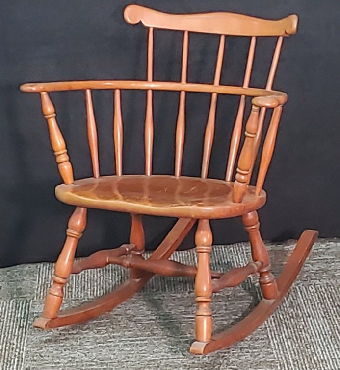 Vintage Maple Wood Rocking Chair (LPO)
