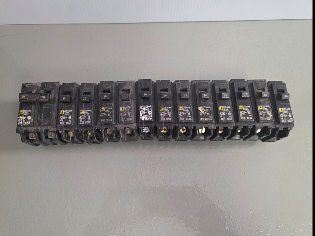 (13) D Type HOM Breakers