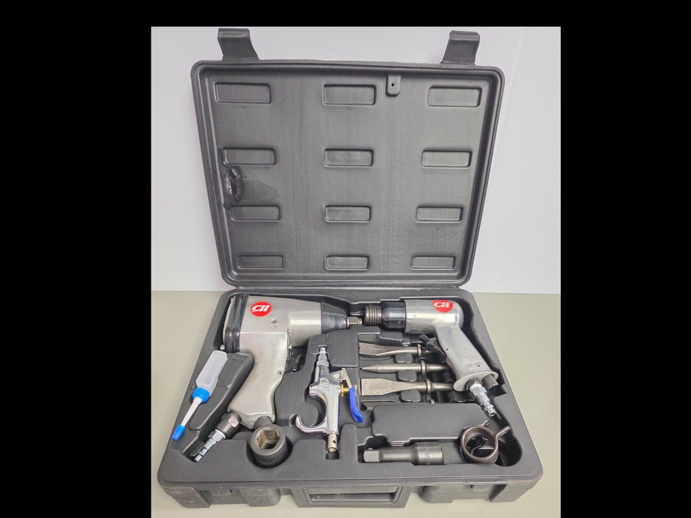 Campbell Hausfeld 1/2 Impact Wrench & Air Chisel Set