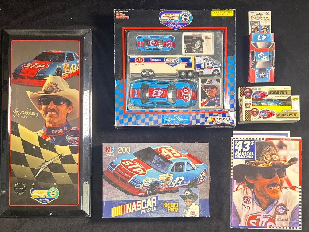 Richard Petty Racing Experience Memorabilia, Clock , And More. 