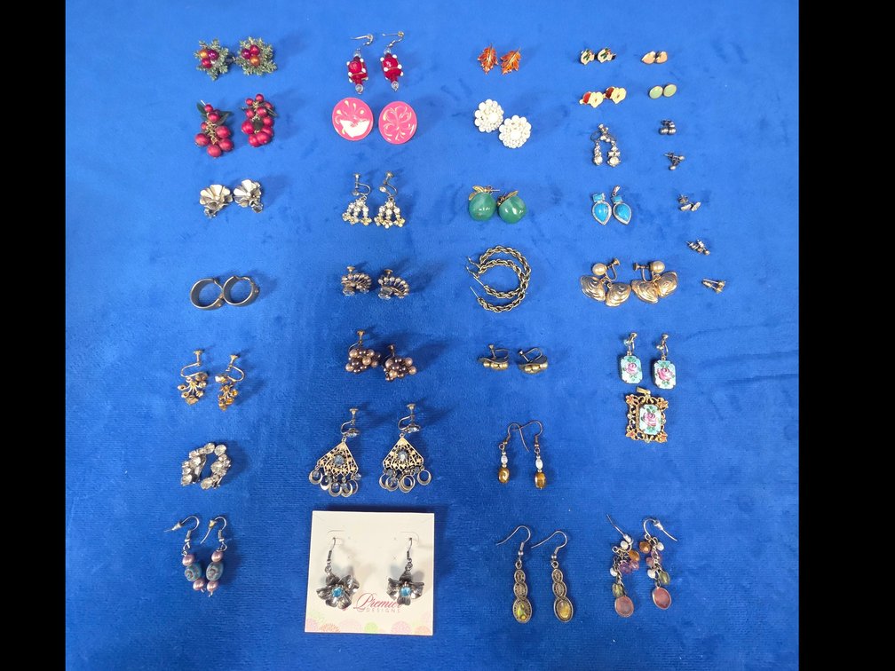 ( 35) Pair of Clip & Pierced Earrings