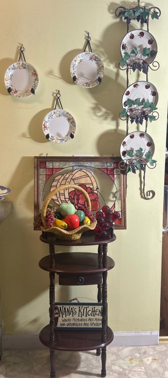 Side Table w/Glass Fruit Bowl & Stained Glass Picture (LPO)
