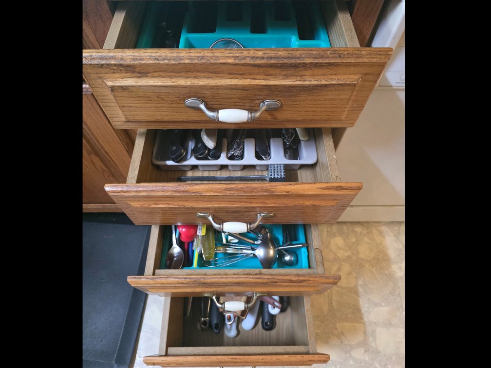Assorted Kitchen Utensils (LPO)