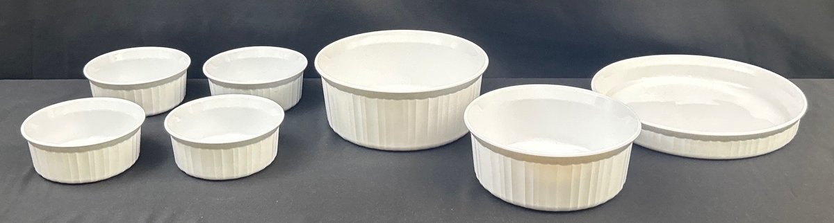 (6) Assorted Pyrex Bowls & Pyrex Pie Plate