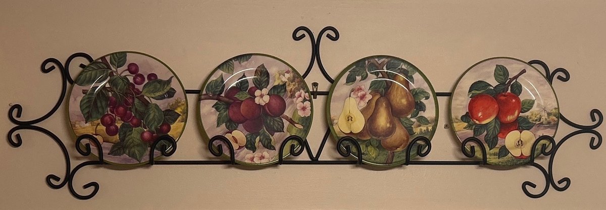 Wrought Iron Plate Holder w/(4) Plates