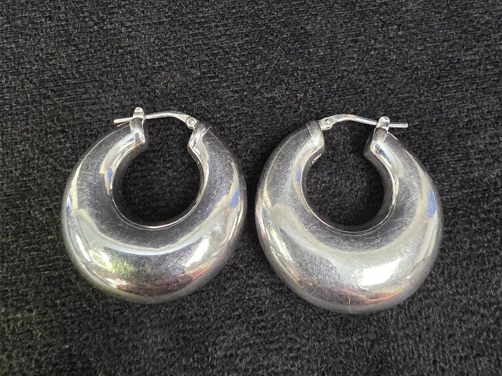 (1) Pair Vintage Puffed Hoop Earrings (Marked Sterling Silver)