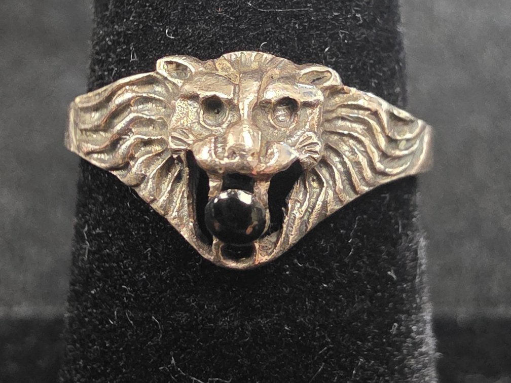 Lions Head Ring w/Black Stone (Marked Sterling Silver)