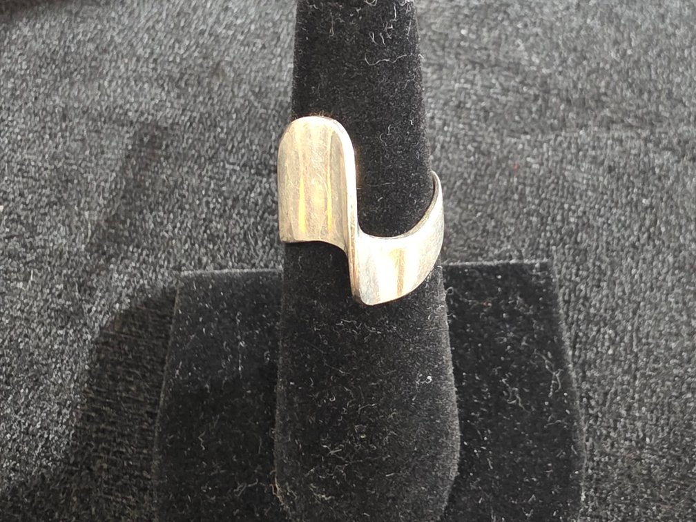 Modernist Ring (Marked Sterling Silver)
