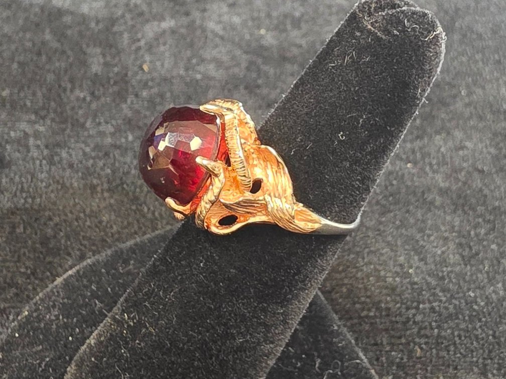 Vintage Cut Stone Ring