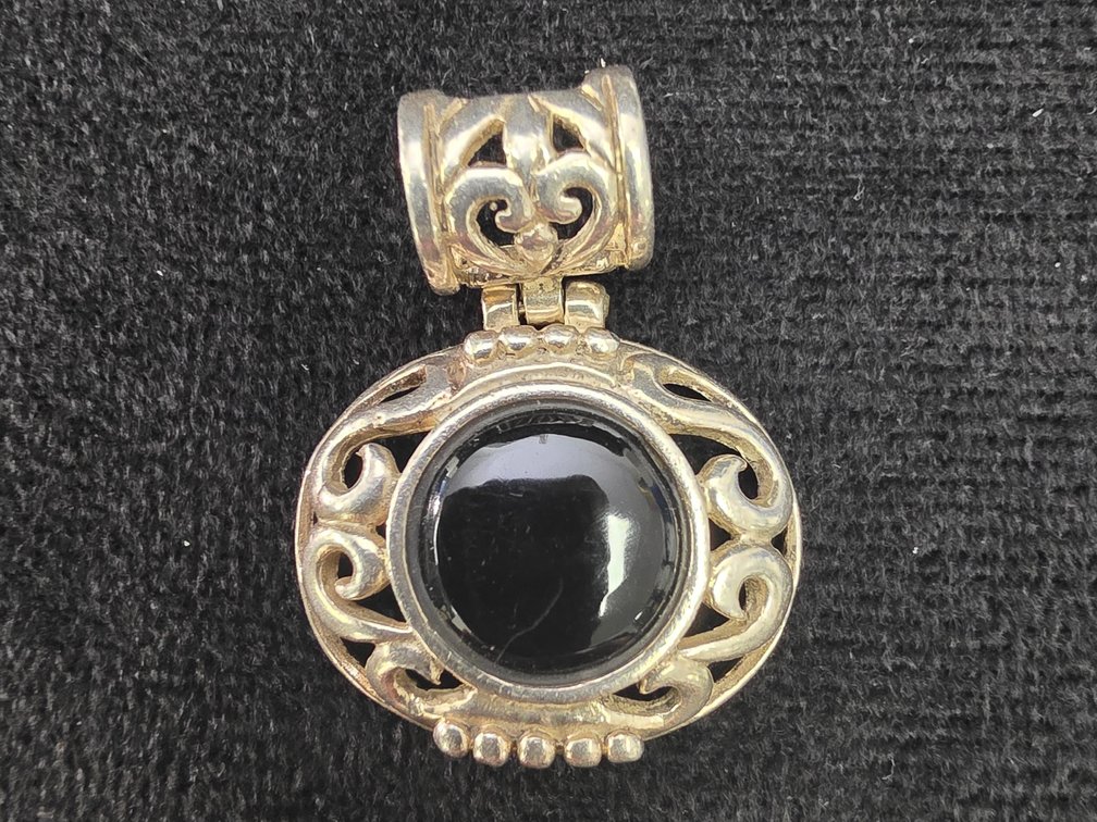 Onyx Pendant