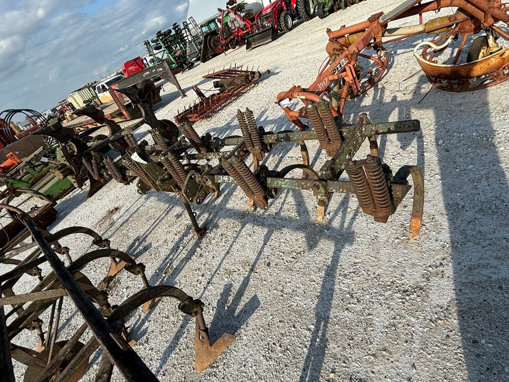 3PT HITCH CHISEL PLOW
