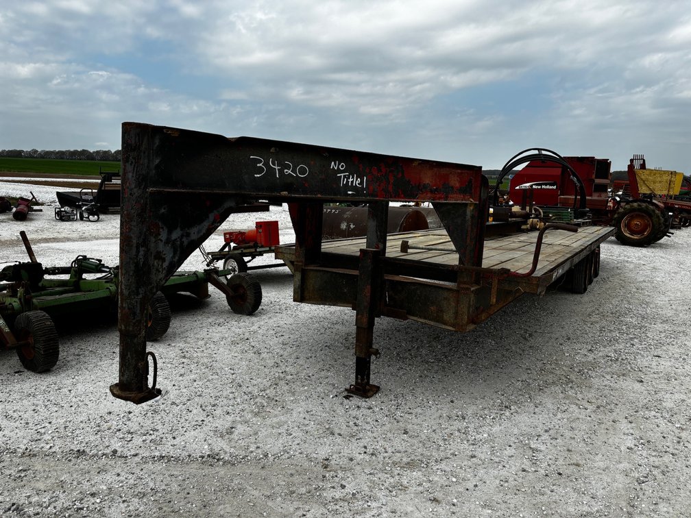 GOOSENECK FLATBED TRAILER - 3 AXLES