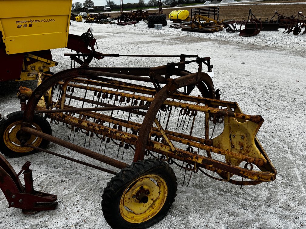 JOHN DEERE 256 HAY RAKE