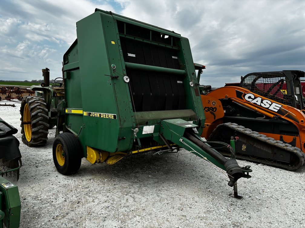JOHN DEERE 535 HAY BALER