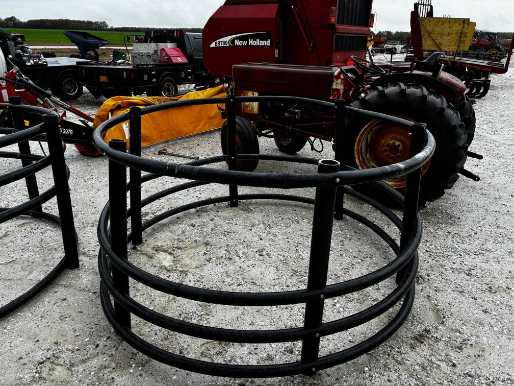 PLASTIC HAY RING