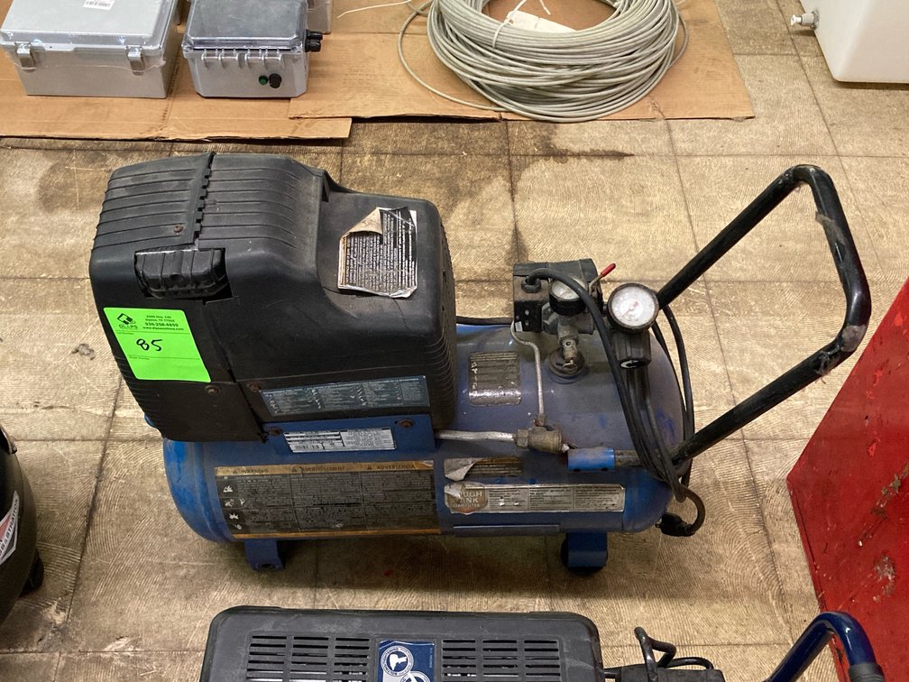 Campbell Hausfeld 8 gallon air compressor