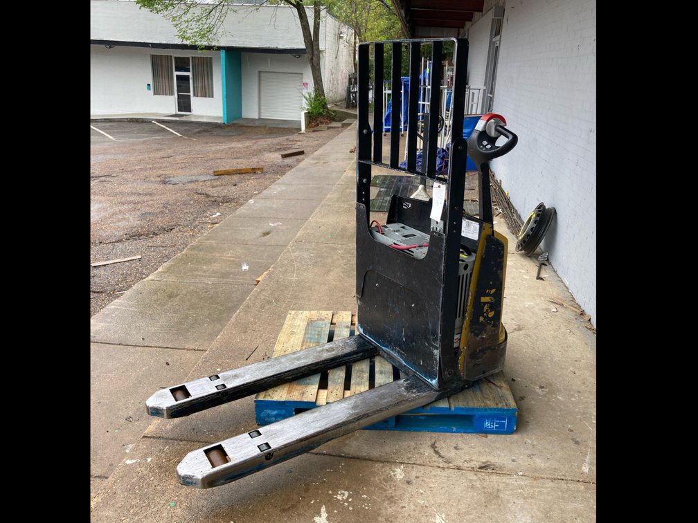 Yale electric pallet jack