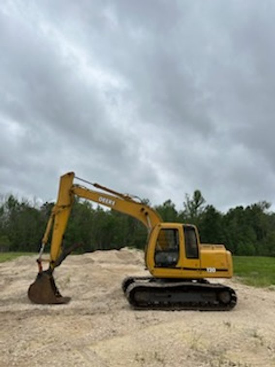 John Deere Excavator (Located in Sour Lake, TX)