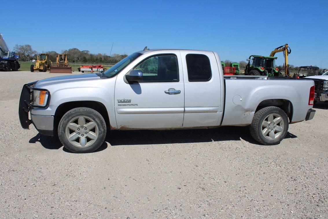 2013 GMC Sierra Pickup Truck