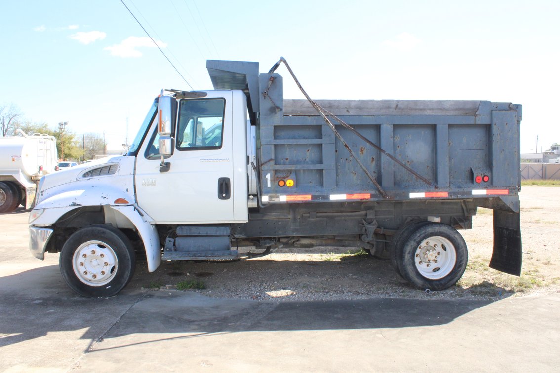 2004 International 4200 Dump Truck