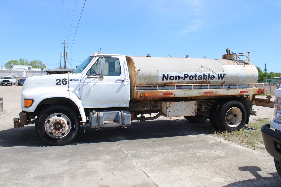 1998 Ford F700 Water Truck
