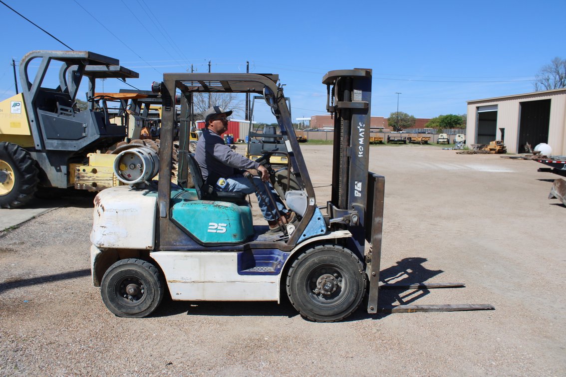 1997 KOMATSU FG25C-12 Forklift