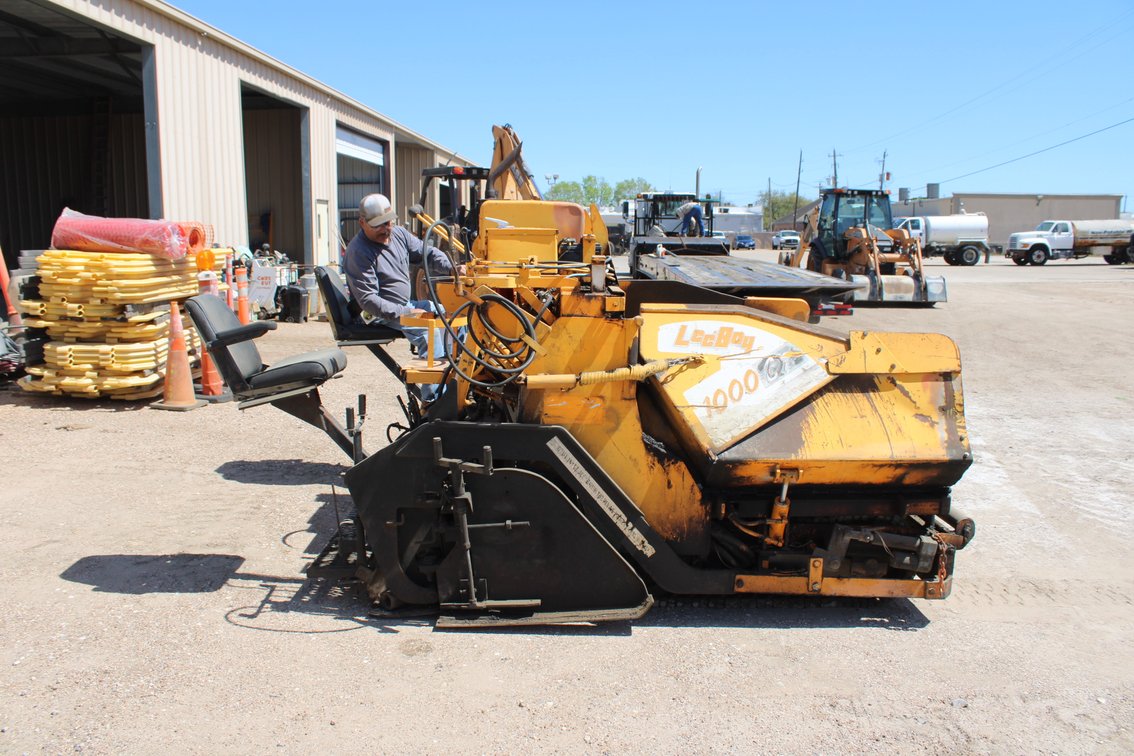 2002 LEEBOY 1000-D Paving Machine