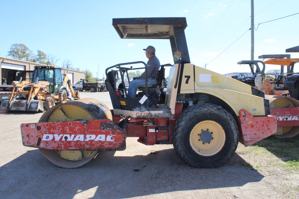 2005 DYNAPAC CA152D Smooth Drum Vibrating Roller