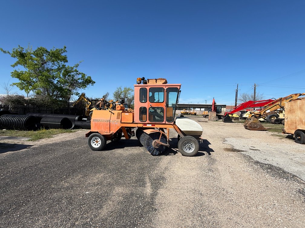 1997 BROCE RJ300 Broom