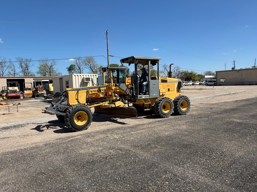 2004 VOLVO G80 Maintainer