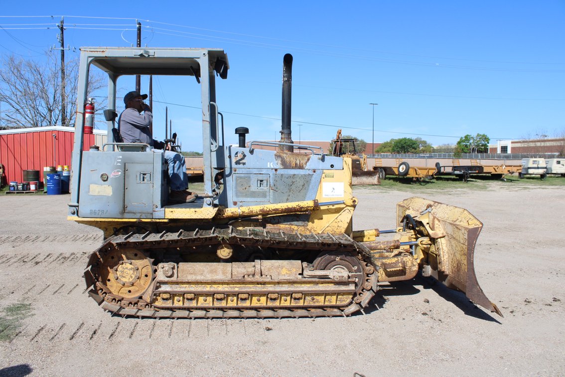 2001 KOMATSU D38E Dozer
