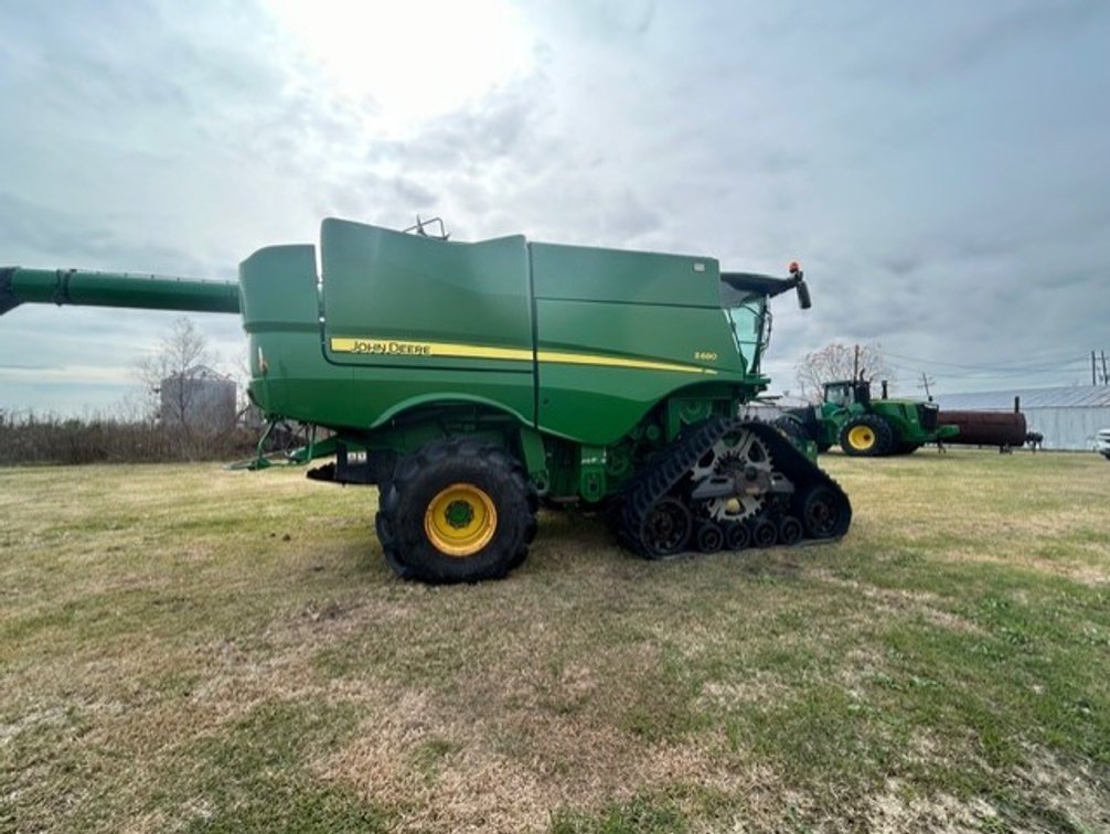 2014 John Deere S680S STS Combine w/ 630D Header and Ja-Mar Trailer