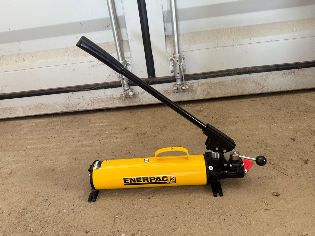ENERPAC Hydraulic Hand Pump