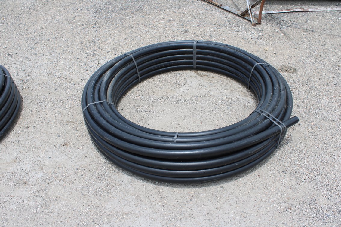 275  Ft 1 1/2" Black Poly Pipe