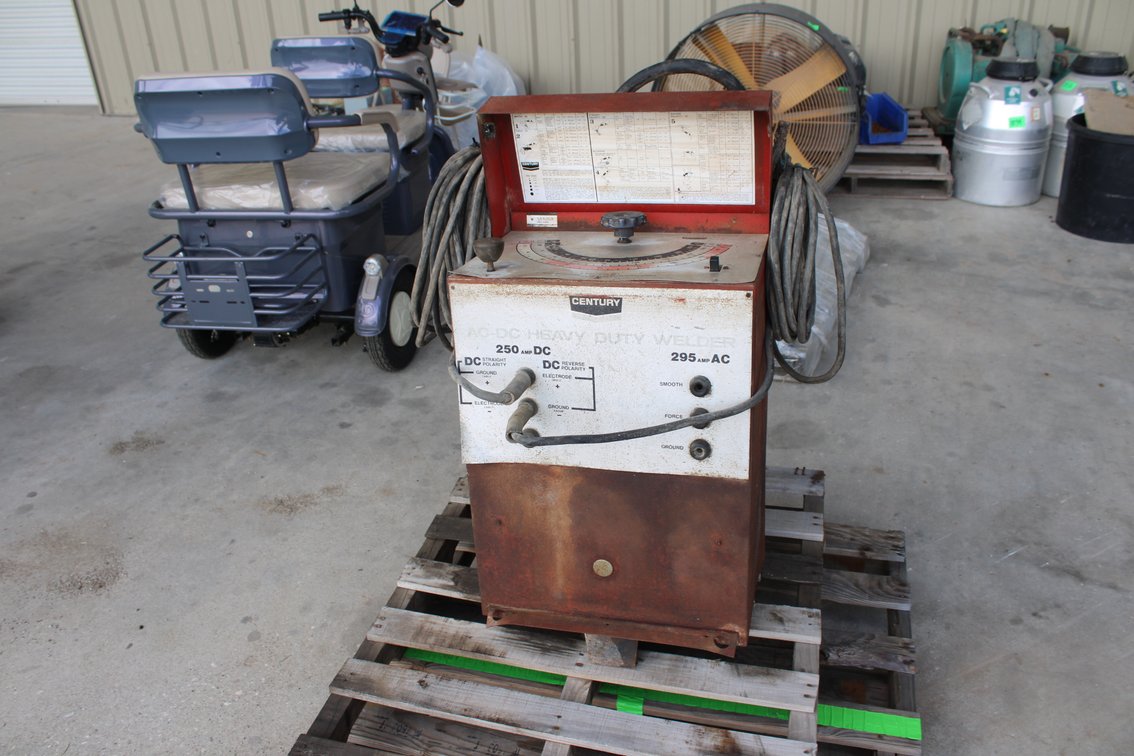 Century AC/DC Welder s/Leads