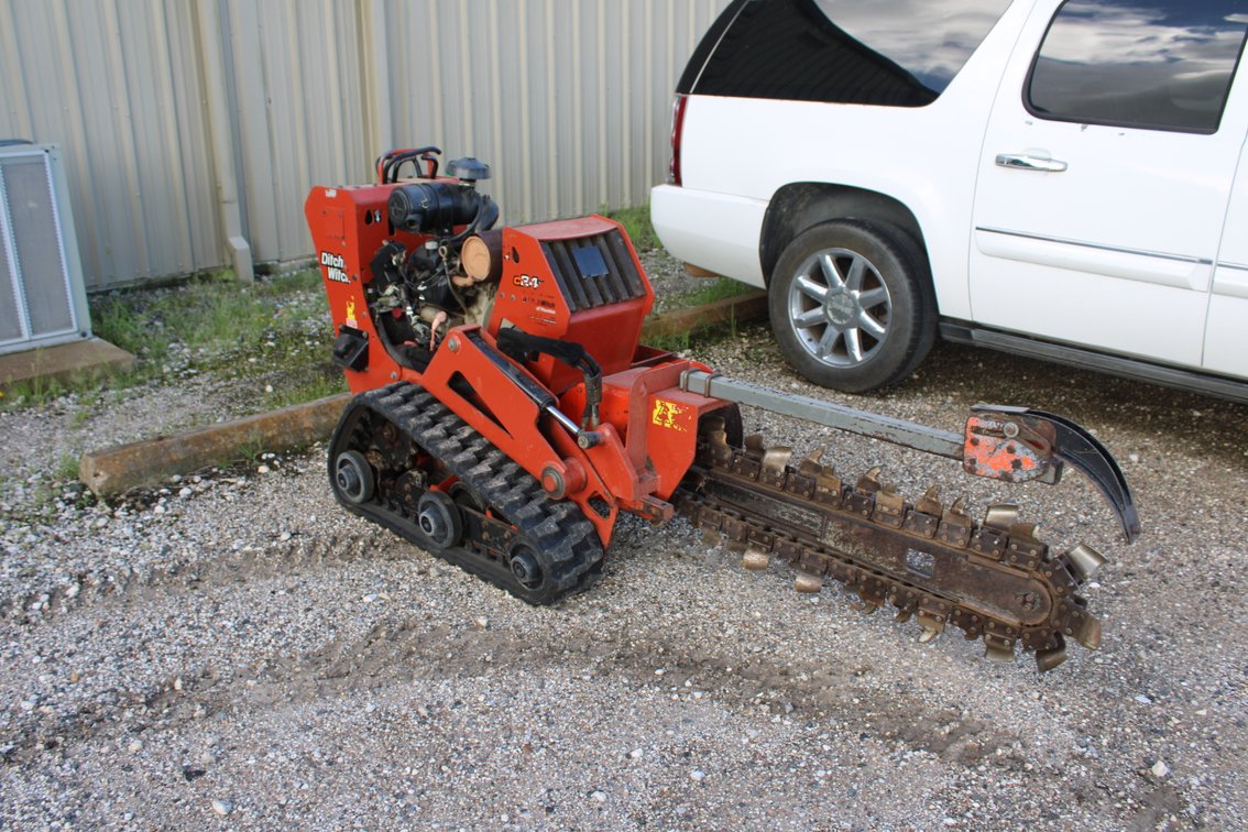 Ditch Witch C24x Trencher