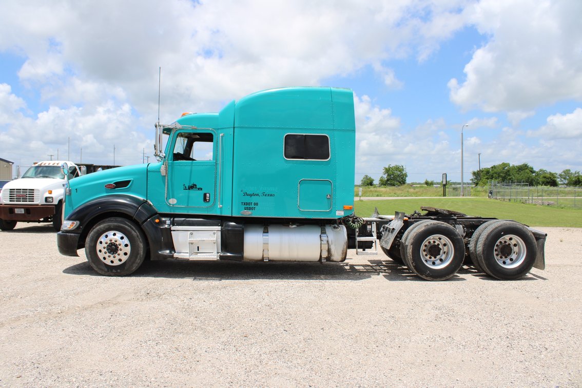 2010 Peterbilt 386 Truck