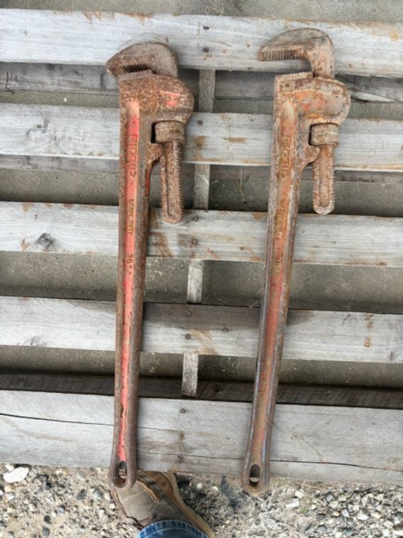 (2) Rigid 36” pipe wrenches\uFFFd