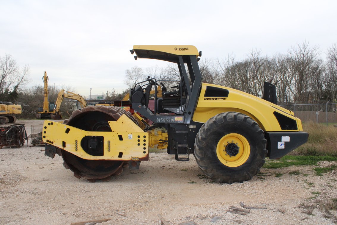 BOMAG Single Drum Roller