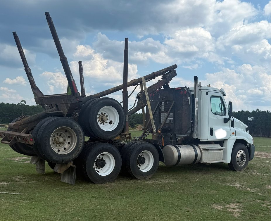 2018 Freightliner Cascadia 125 Truck with 1995 Folding Pole Trailer