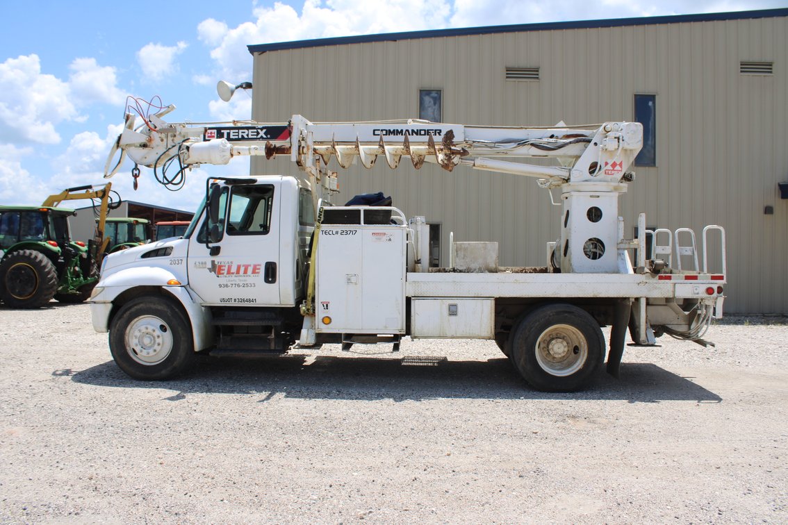 2002 Terex Digger Derrick Truck