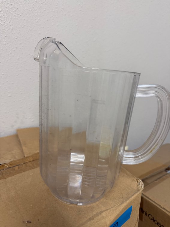 Plastic pitchers (6)