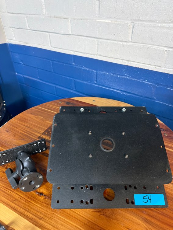 Double fish finder mount